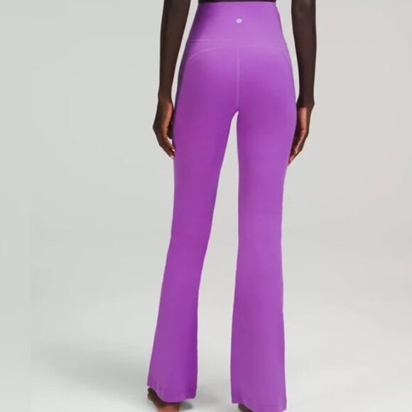 Lululemon Groove SHR Flare in Moonlight Magenta size 8 - Picture 2 of 4